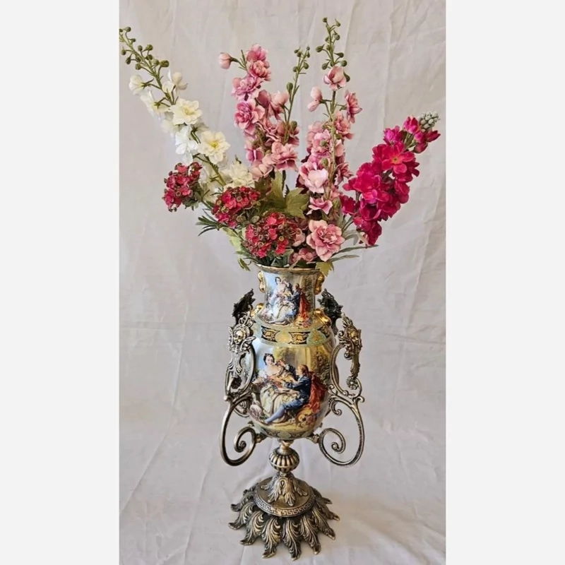 گلدان پایه دار چینی برنز کنار سالنی رومیزی