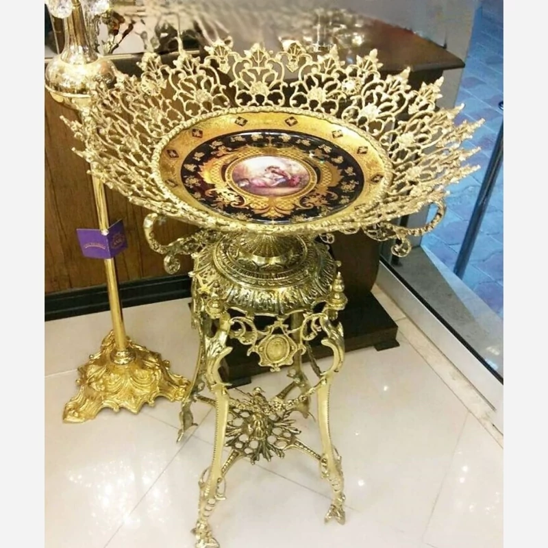 میوه خوری آجیل خوری پایه دار کنار سالنی  4 پایه کالسکه برنز