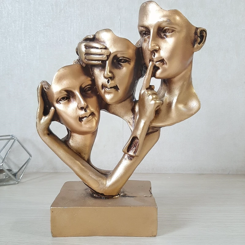 مجسمه دکوری سه خواهر سایز کوچک طلایی رنگ پلی استری
