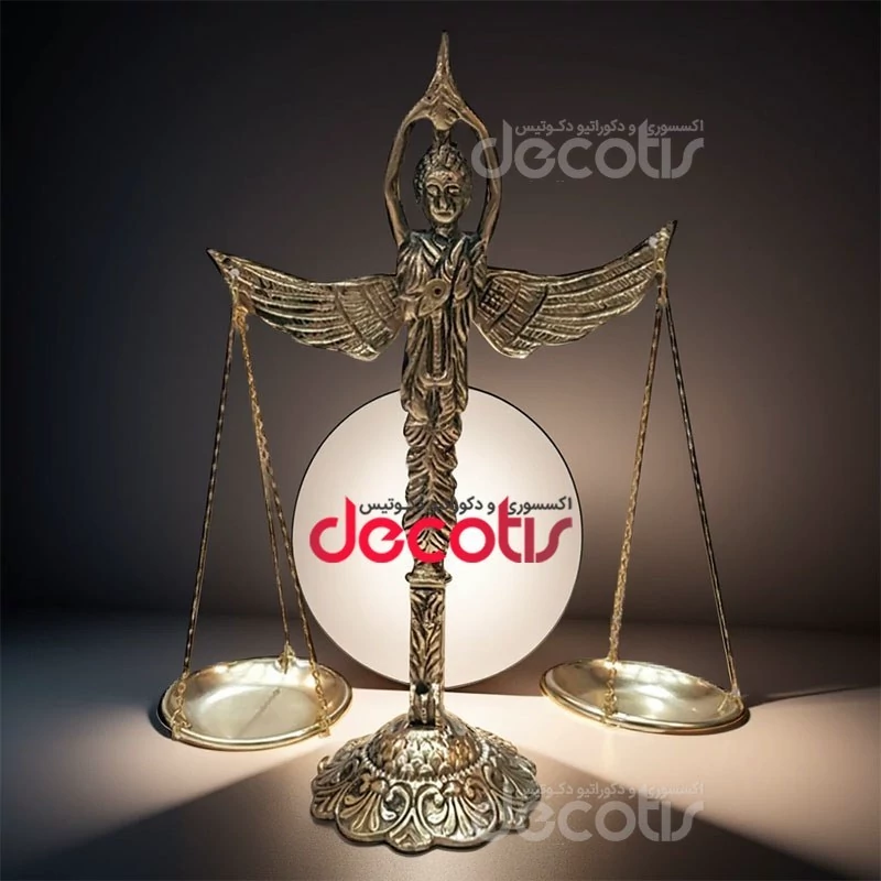 مجسمه ترازوی عدالت برنزی
