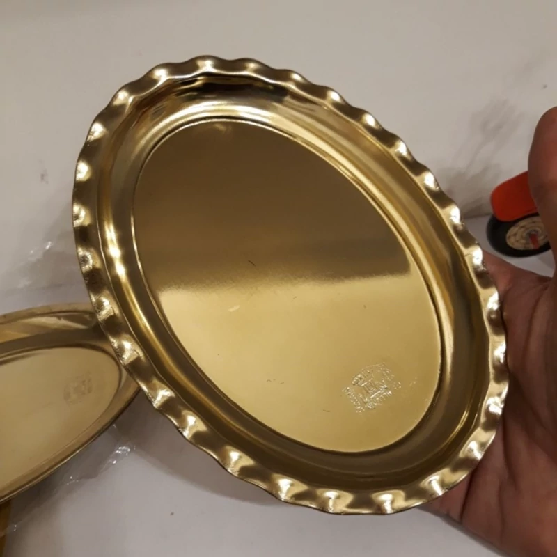 سینی برنجی ( برنز ) بیضی ضخیم و مارک دار  کوچک با سطح کیفیتی درجه یک مناسب استفاده دائم و قابل شستشو بدون تغییر رنگ