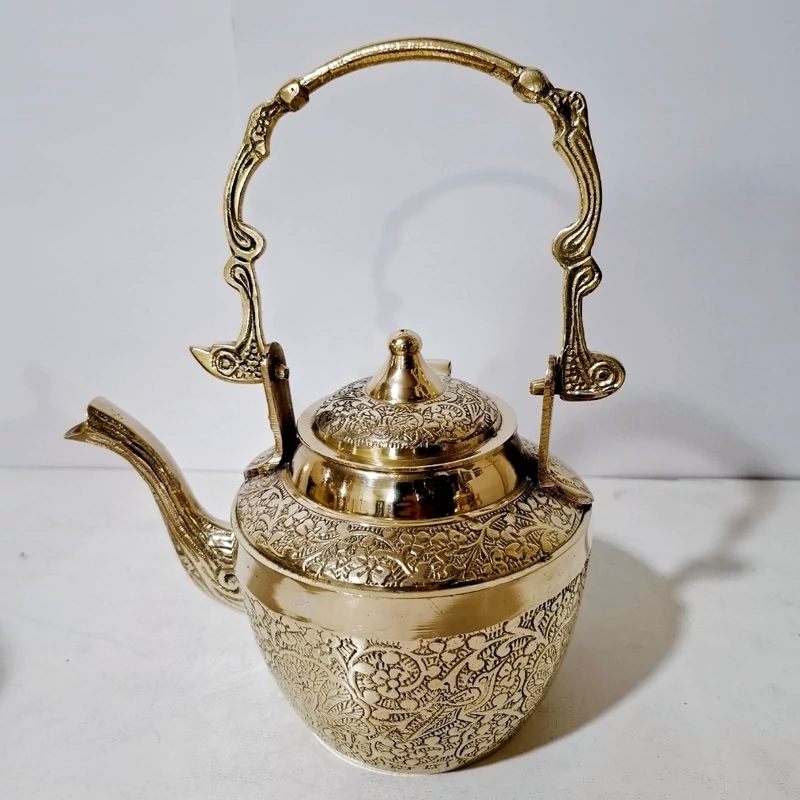 قوری برنجی هندی قوری برنز هندی با حجم 600 سی سی مدل دسته تاشو با طرح طاووس و کیفیت بالا و ضخیم مناسب استفاده وقابل شستشو
