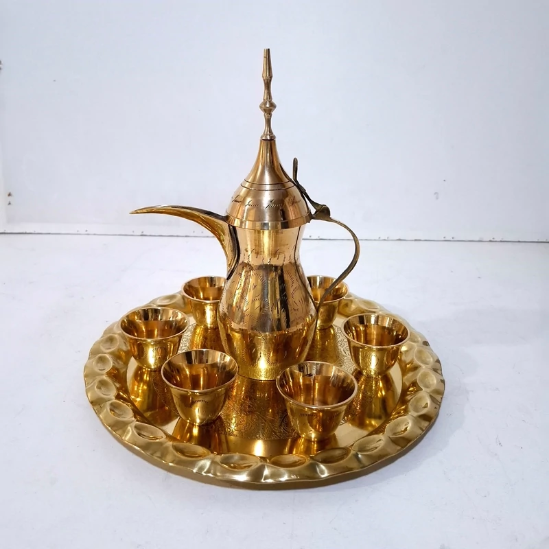 ست دله برنجی هندی دله عربی برنجی مدل هفت قلم با 6 عدد شات و دله با ارتفاع 26 سانت و سینی مناسب استفاده دائم و قابل شستشو