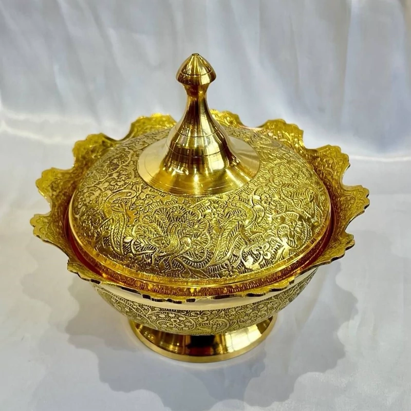 شکلات خوری برنجی هندی یا آجیل خوری برنجی سایز بزرگ قطر 20 سانت مدل لبه دار با طرح طاووس شکلات خوری برنز آجیل خوری برنز