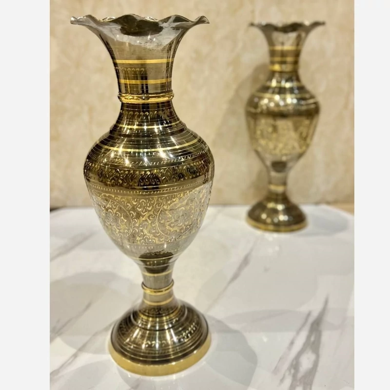 گلدان برنجی هندی با ارتفاع38 سانت تمام قلم دست تزیینی دکوری زیبا با سطح کیفیتی درجه یک مناسب استفاده دائم و قابل شستشو