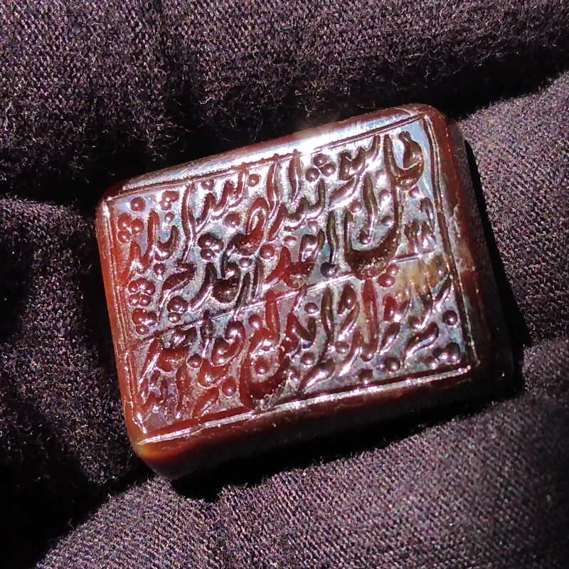 عقیق یمنی اصل معدنی حکاکی شده کد mff01
