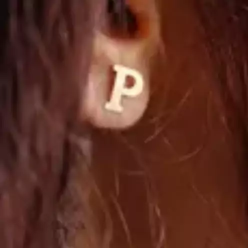 گوشواره طلا 18عیار زنانه  طرح   حرف   P
