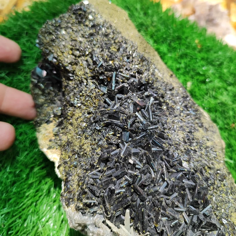 سنگ اپیدوت تفرش با همرشدی کوارترز