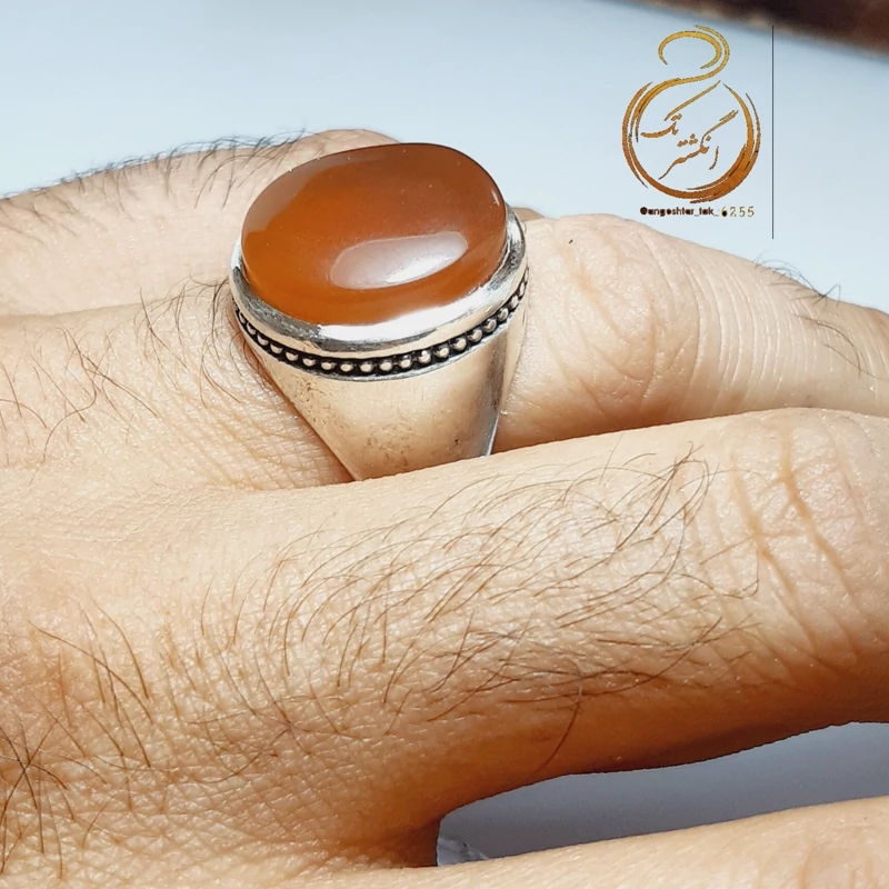 نگین عقیق یمنی با رکاب نقره مردانه.