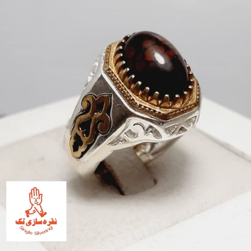 نگین درآگون قرمز معروف به(چشم اژدها) با رکاب نقره مردانه.