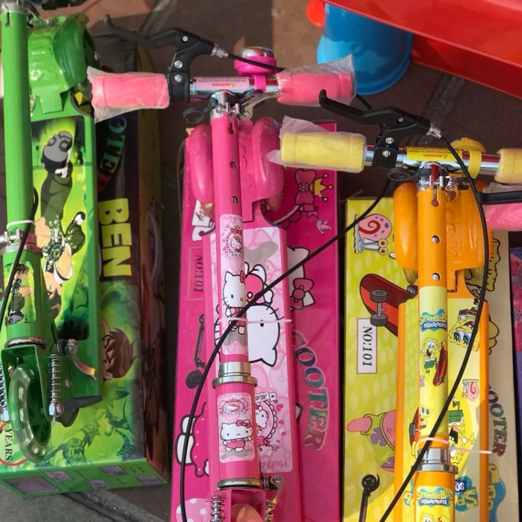 اسکوتر چراغدار ترمزدار زنگ دار ا Scooter اسکوتر تاشو دارای تنظیم ارتفاع دخترانه و پسرانه