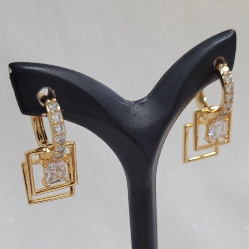 گوشواره نگین مربع