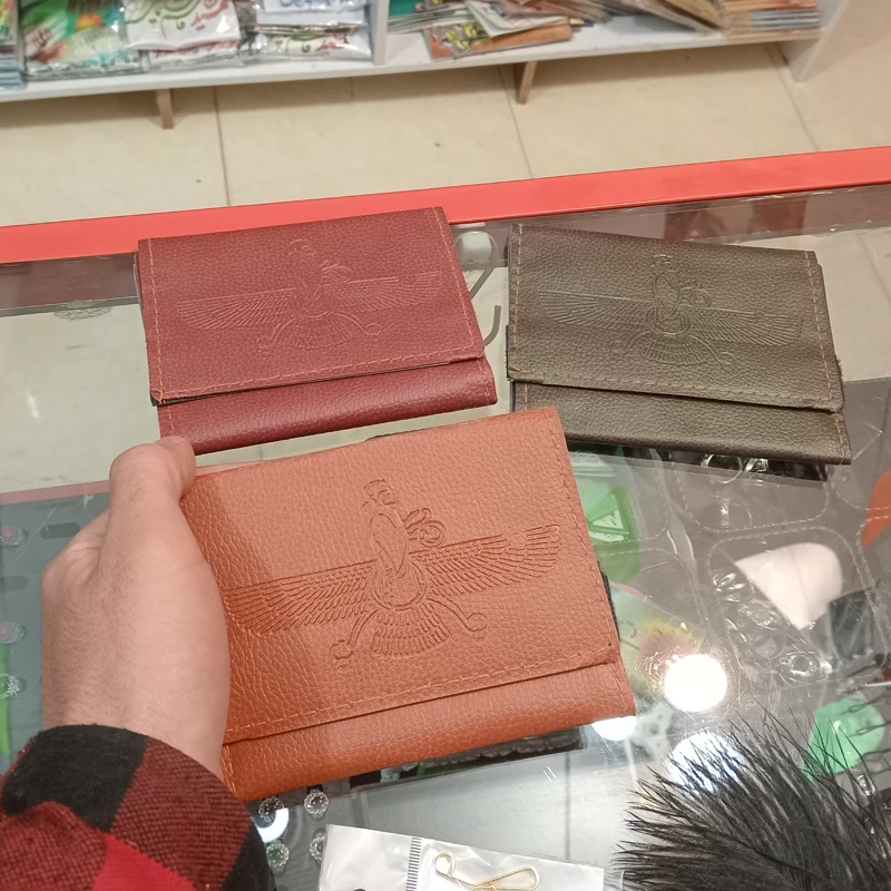 کیف پول چسبی
