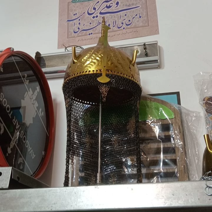کلاه خود قلم کاری شده زنجیر ریز طلایی