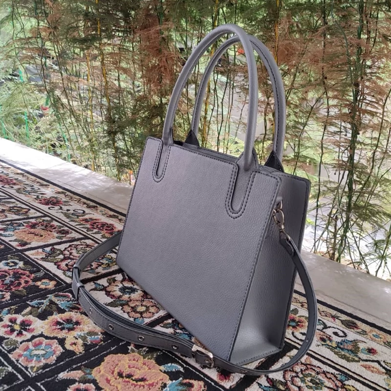 کیف رودوشی زنانه چرم طبیعی دست دوز پریا کد pwb 0049