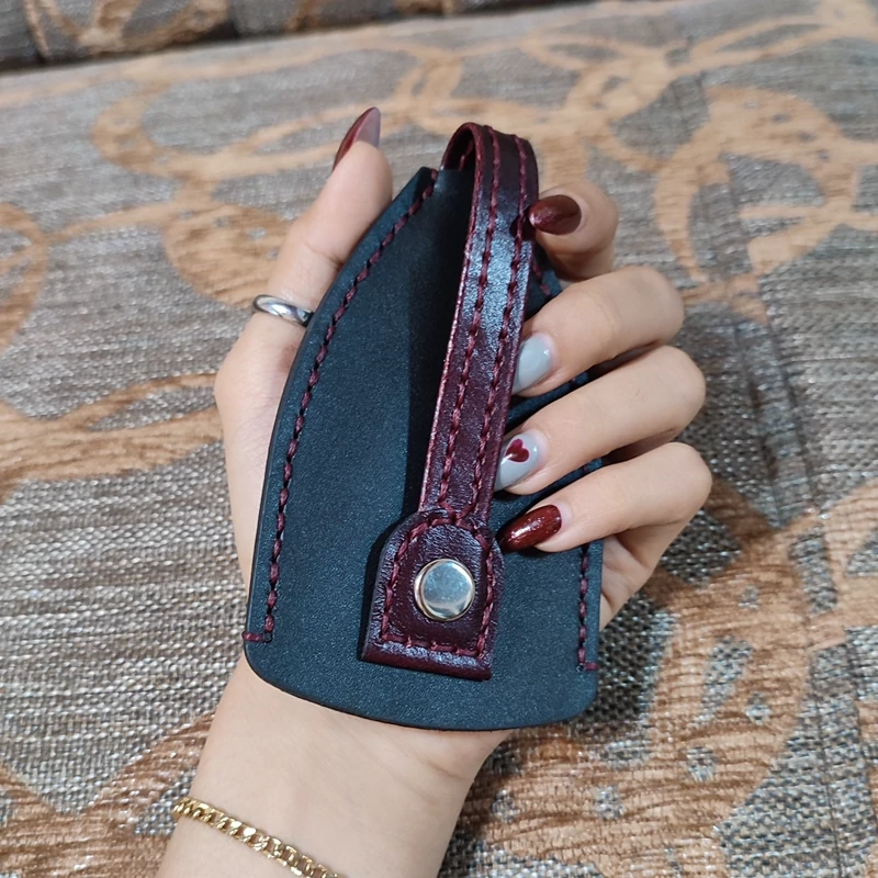 جا کلیدی چرم طبیعی دست دوز پریا کد P 1228 فانتزی و کاربردی