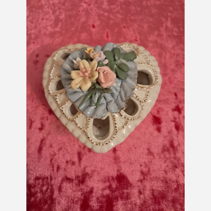 شکلات خوری گل برجسته قدیمی ( ارسال رایگان  )