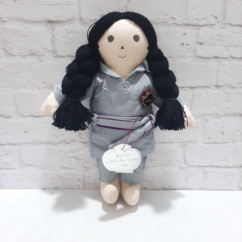 عروسک خارجی دخترک پارچه ای تگ دار
