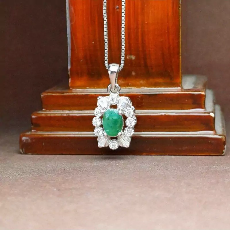 مدال توگردنی نقره زنانه  جواهری  زمرد زامبیا اصلی معدنی طبیعی
