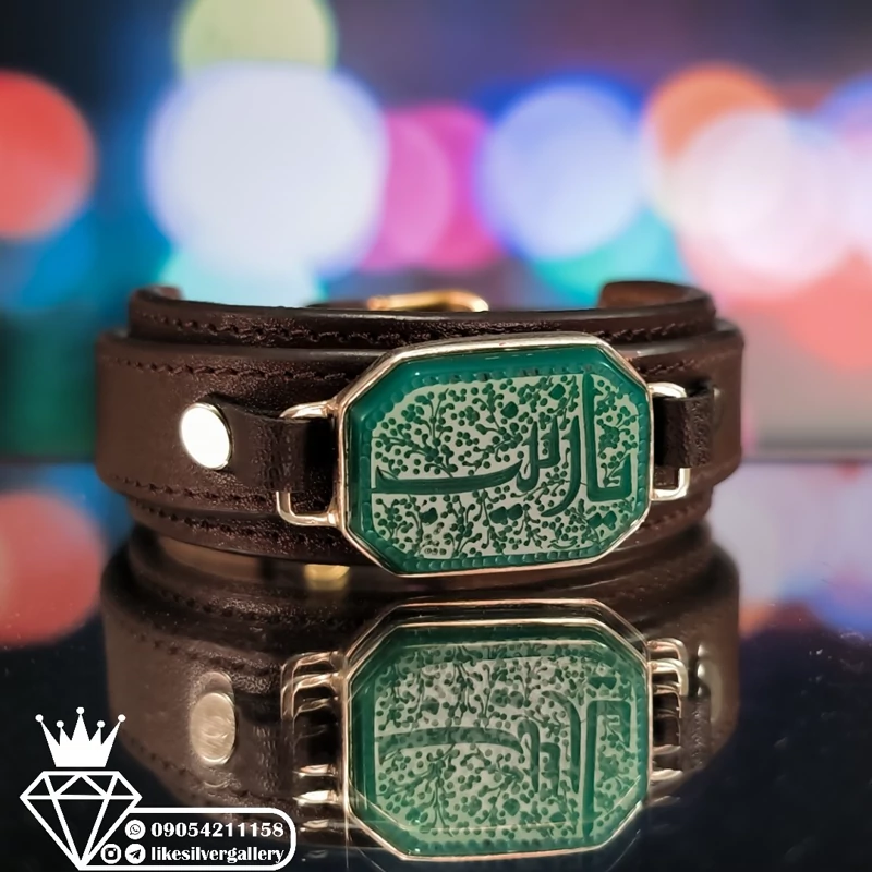 دستبند عقیق سبز خطی نقش یا زینب  قاب نقره دستساز  بند چرم طبیعی  امکان تغییر سنگ و حکاکی