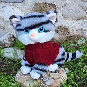 عروسک گربه-مدل خوابیده چشم تیله ای لباس بافت 25 سانت