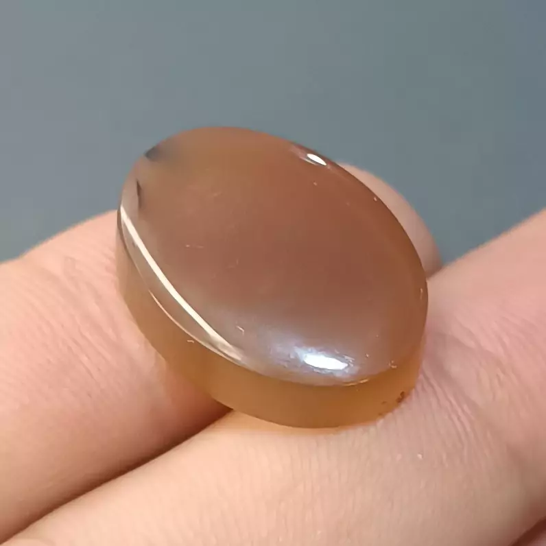 نگین عقیق زرد عسلی رنگ کاملا طبیعی