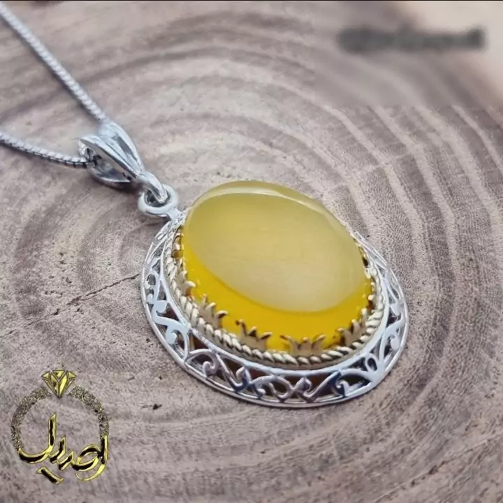 رکاب نقره شبکه تاج برنجی زنجیرنقره اب رادیوم نگین عقیق زرد اصل و معدنی وزن 11گرم