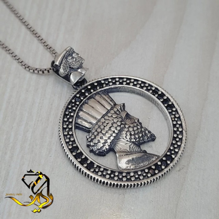 گردنی نقره 925 عیار طرح هخامنشی با زنجیر نقره 55 سانتی وزن حدودی 12 گرم
