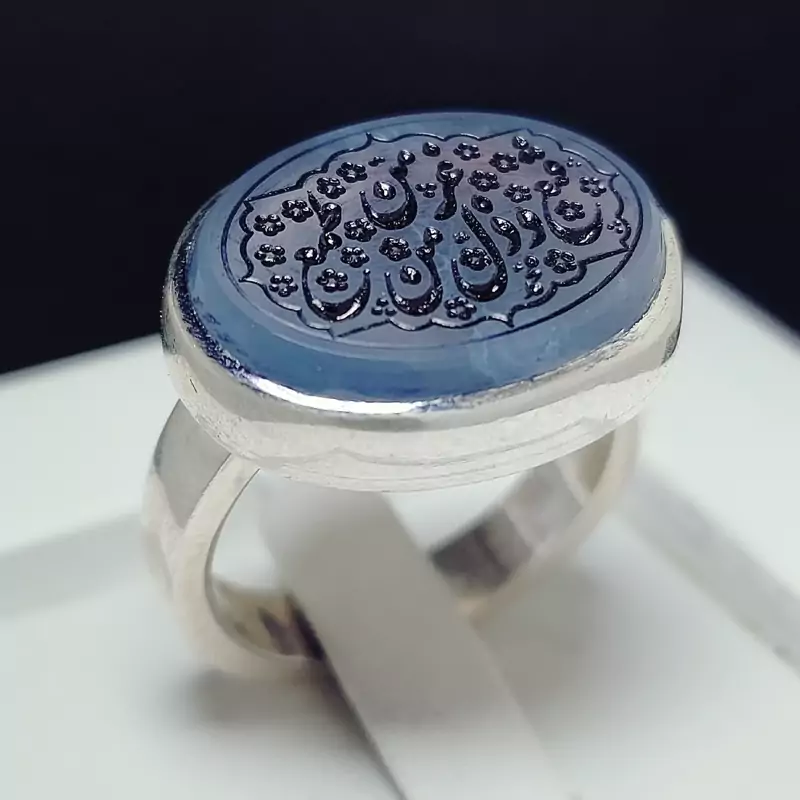انگشتر نقره شیک اسپرت دستساز با نگین عقیق کبود یمنی پشت حرز و حک دستی