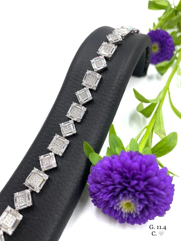 دستبند نقره زنانه | مدل مربعی | نگین اتمی اتریشی کد SMD85