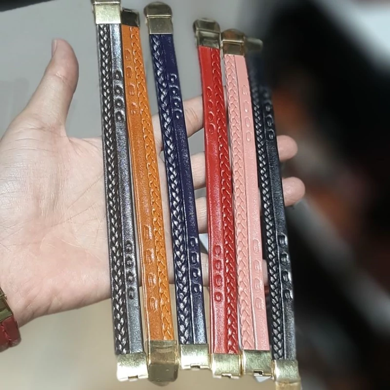 دستبند چرم طبیعی گاوی با ضمانت نامه کتبی.دست بند چرمی.نانوک چرم.دستبند چرم گاوی.دستبند دو بافت.دست بند.دستبندچرمی.