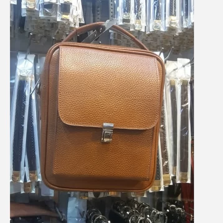 کیف دوشی چرم طبیعی گاوی باضمانت کتبی.کیف دوشی چرم .نانوک چرم.کیف چرم.بادی بگ .کراس بادی .کیف چرم طبیعی .کیف اسپرت.کیف ست