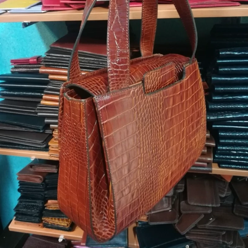 کیف زنانه چرم طبیعی گاوی با ضمانت.نانوک چرم
