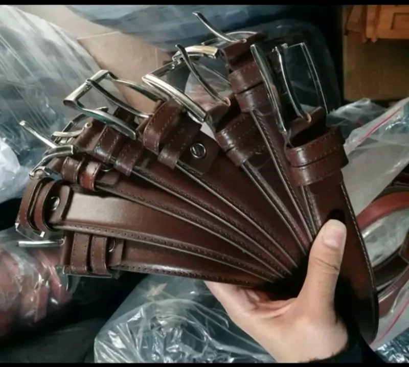 عمده.کمربند چرم طبیعی گاوی.کمربند.کمربندچرمی عمده.کمربندگاوی.چرم طبیعی.کمربندعمده.فروش عمده.هدایای شرکتی.کمربندجین14 عدد