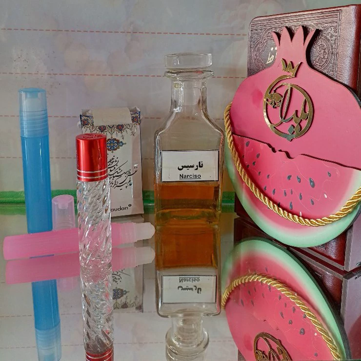 عطر زنانه نارسیس 3میل(عطر خوشبو دخترانه نارسیس.نارسیسو رودریگرز.عطر فریبنده زنانه نارسیس رودریگرز)
