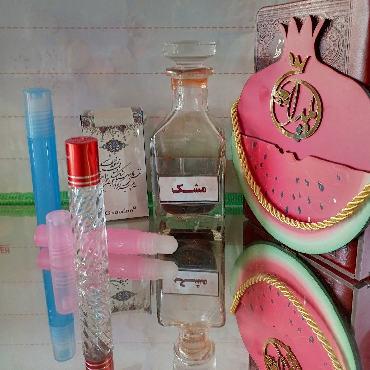 عطر خوشبوی مشک سه میل(عطر اهوی مشک musk. عطر شیرین و معطر مشک)