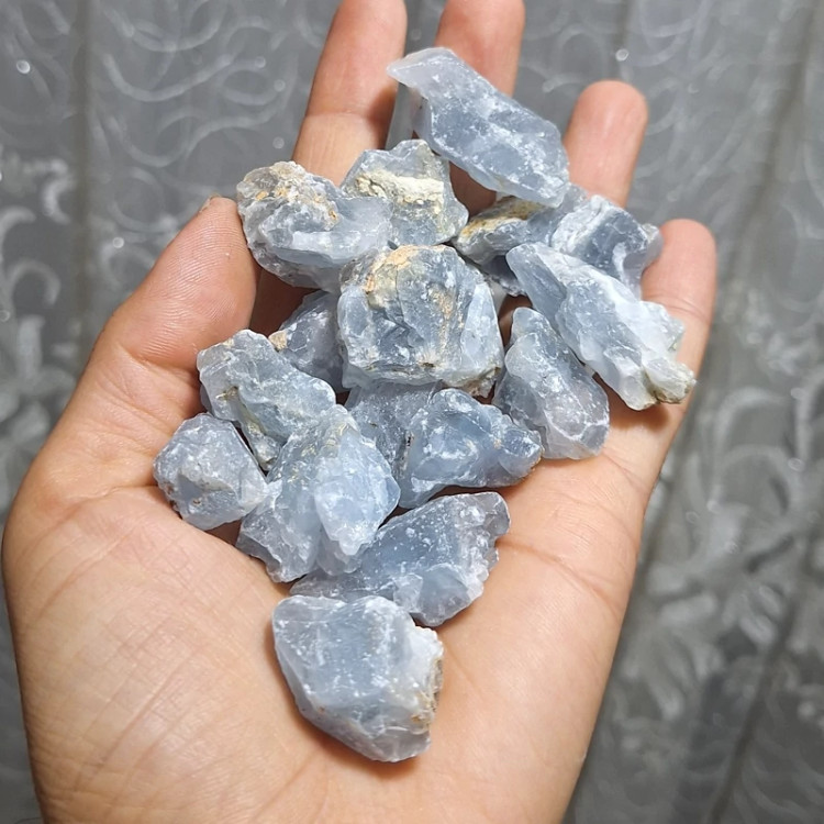 سلستین سنگ خام سلستین بلور سلستین صد در صد طبیعی زیبا و خوش رنگ کد 1423