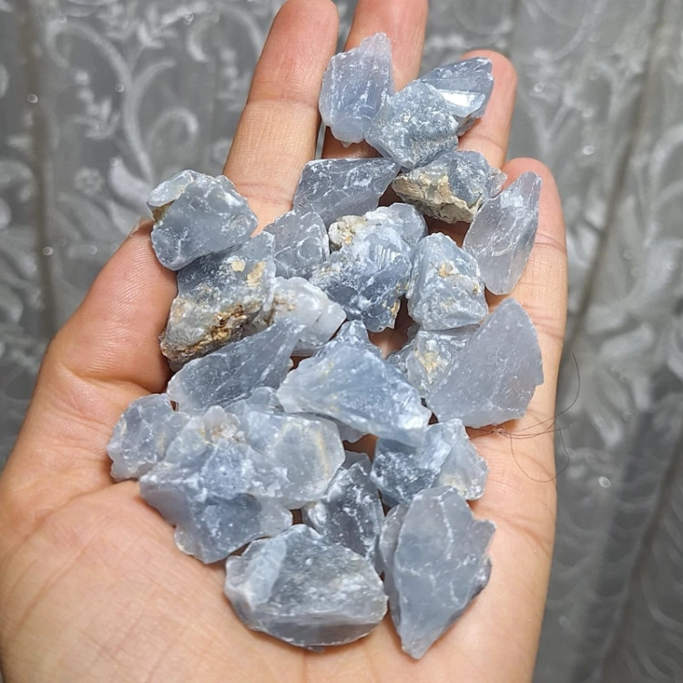 سلستین سنگ خام سلستین بلور سلستین صد در صد طبیعی زیبا و خوش رنگ کد 812