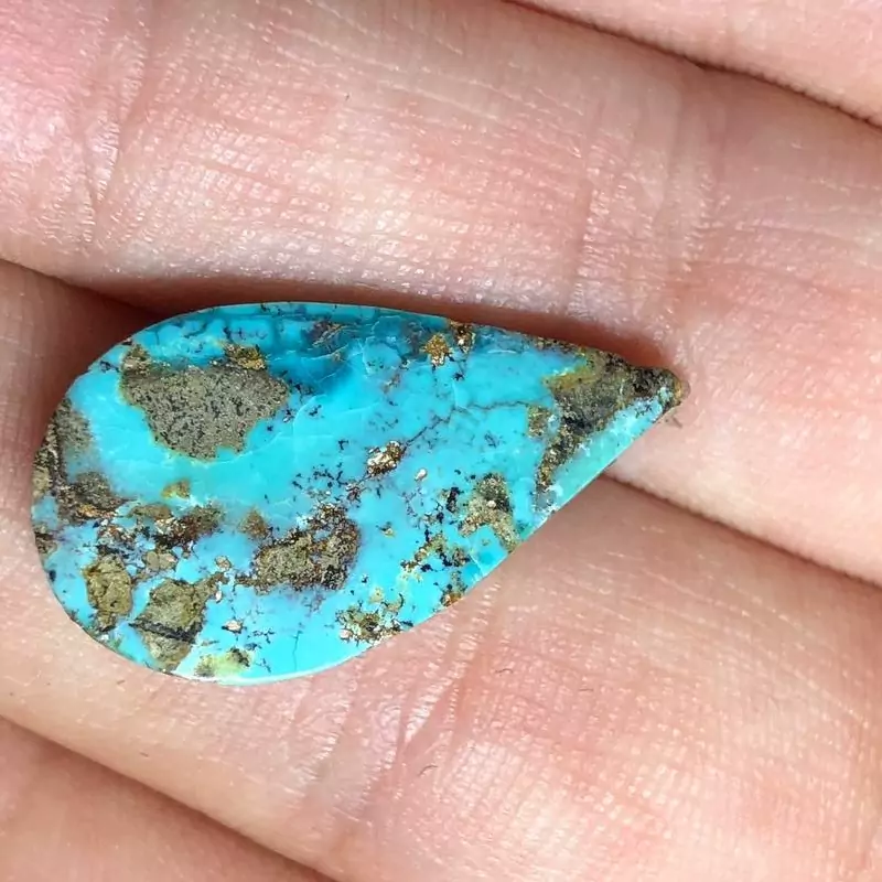 نگین فیروزه نیشابوری کاملا طبیعی بسیار فاخر محشر سایز مدالی تراش اشکی شکل کد محصول 238
