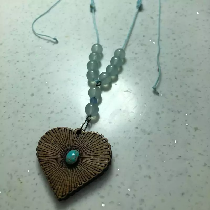 رومانتویی(گردنبند) چوب نگین سنگ فیروزه نفیس و کاملا طبیعی با مهره های آکومارین آبی خوش رنگ کد 413