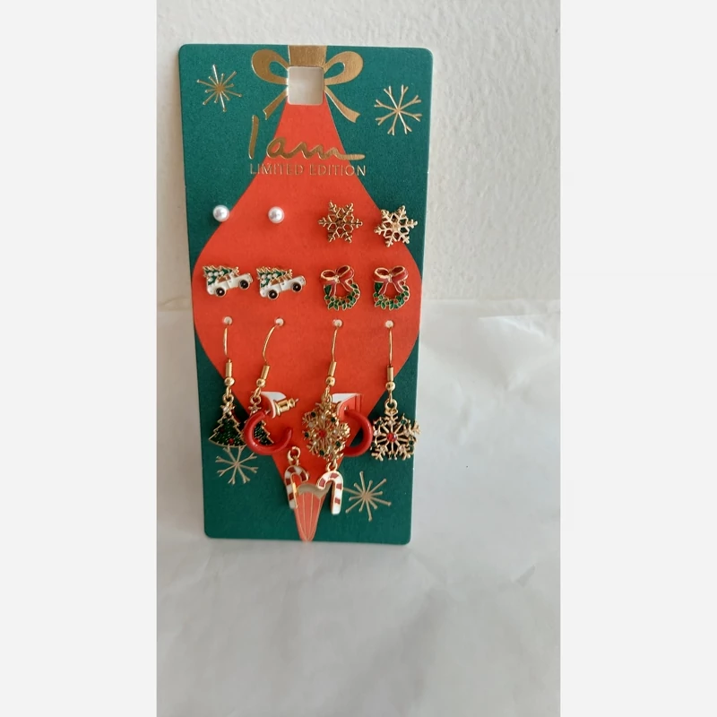 پک گوشواره شیک وارداتی پک گوشواره رنگی مینا کاری طرح کاج و دونه برف و ماشین