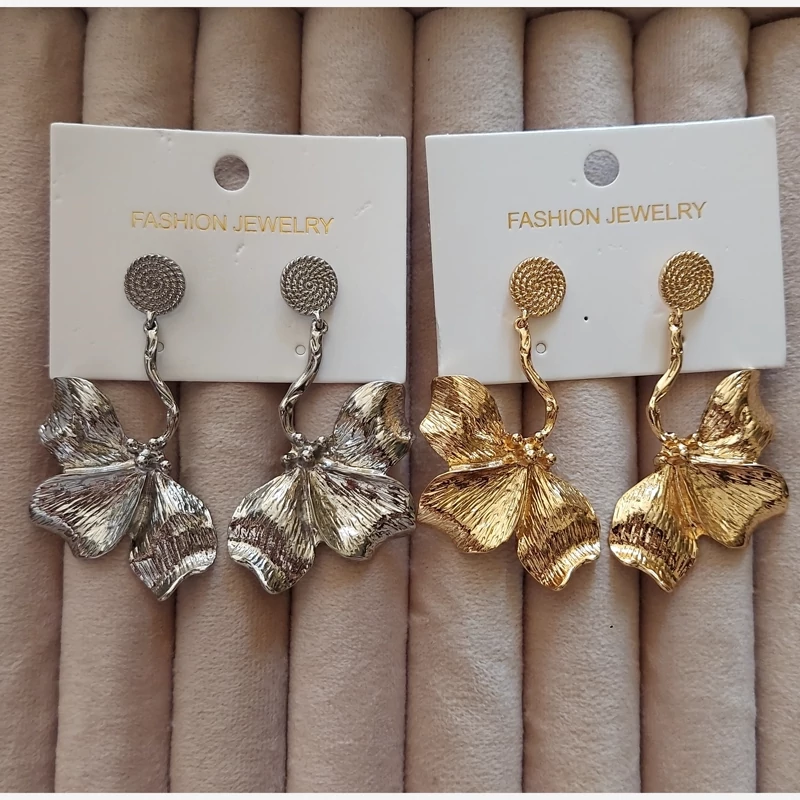 گوشواره طرح برگ گوشواره فشن شیک موجود در 2رنگ