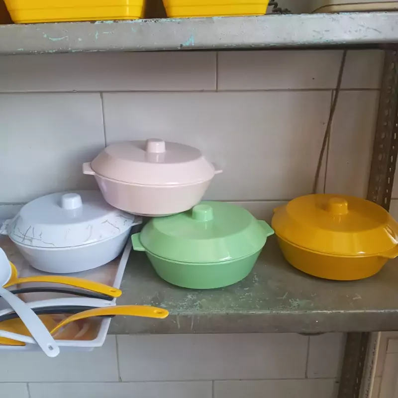 سوپ خوری ملامین رنگی درب دار بزرگ مارک یزد گل رنگ های متنوع ( قابلمه ملامین)