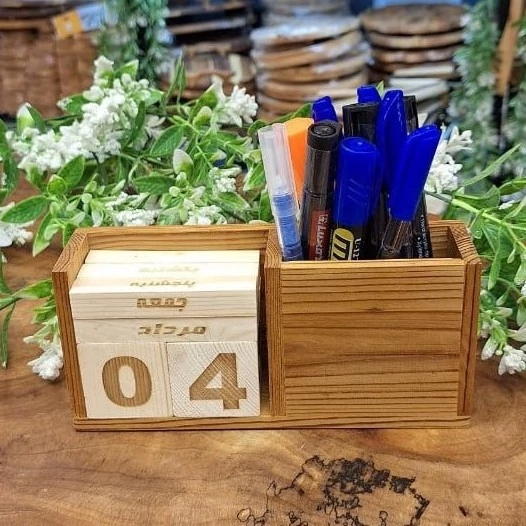 تقویم چوبی با جای قلم طولی
