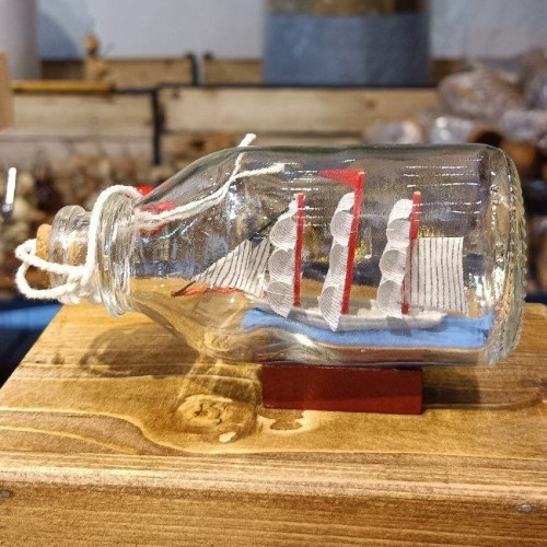 کشتی داخل بطری