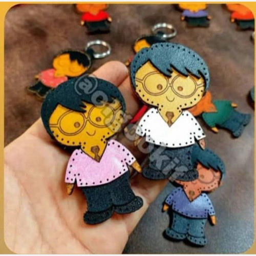 چرم طبیعی نیمه آماده جاکلیدی پسر 2 برش خورده با چرم گاوی ممتاز