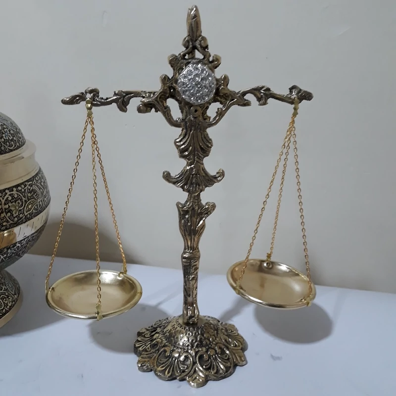 ترازو برنجی طرح رومی سایز بزرگ باکیفیت مناسب دکوراسیون وهدیه