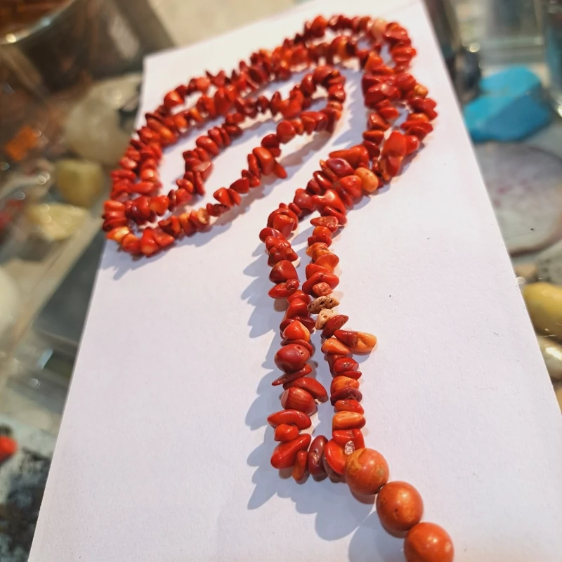 گردنبند مرجان اصل 70سانتی اویز گردنی مرجان سرخ گردنبند سنگ مرجان طبیعی اویز مرجان دریایی افزایش اعتماد بنفسی نیناس جم