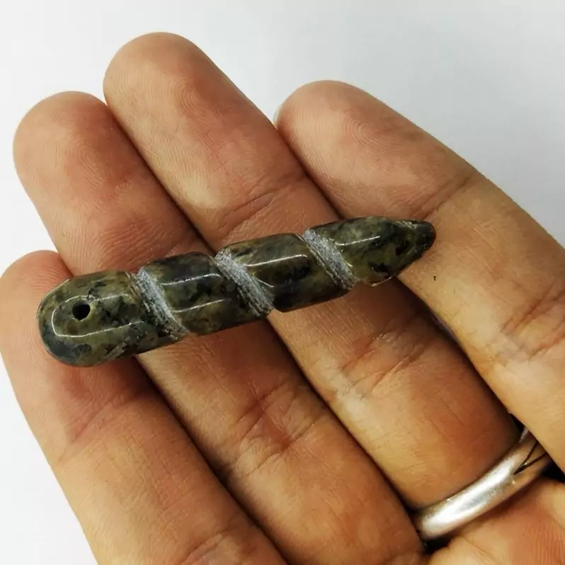اویز سنگ عباس اباد یمنی اصل 100درصد کارا خواص سنگ عباس اباد مشکی خواص سنگ عباس اباد مغربی اصلی فروشگاه سنگ درمانی در کرج