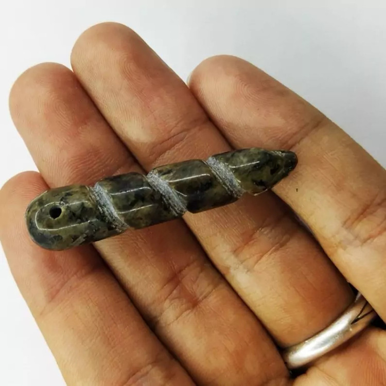 اویز سنگ عباس اباد یمنی اصل 100درصد کارا خواص سنگ عباس اباد مشکی خواص سنگ عباس اباد مغربی اصلی فروشگاه سنگ درمانی در کرج